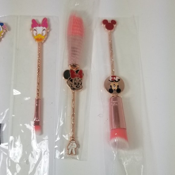 Mickey and Friends make up brushes set of 7 plus bag - Picture 10 of 16
